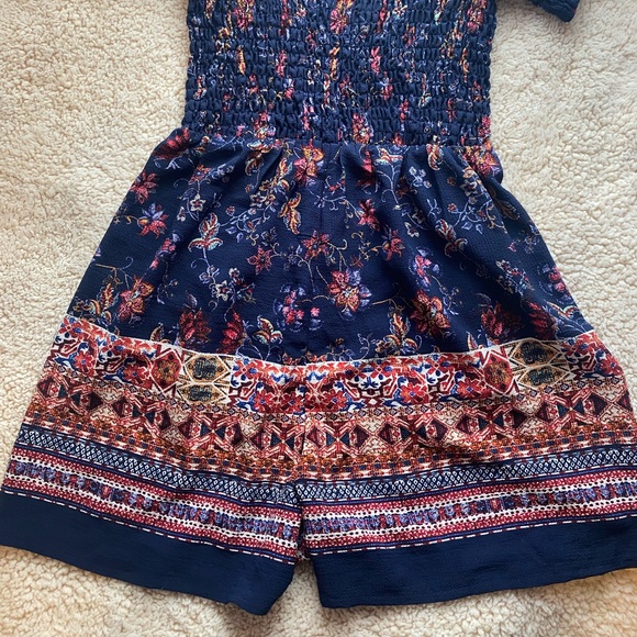 ⚡️⚡️FREE a with a purchase of $25 or more⚡️⚡️ Monteau Romper, SIZE: M - Picture 3 of 3